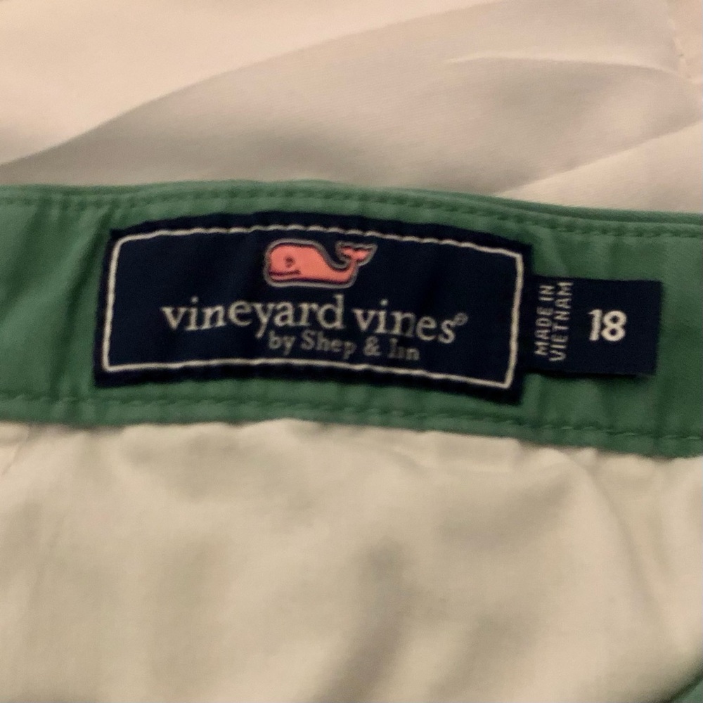 Vineyard Vines Boys Green Chino Shorts, Size 18, EUC!